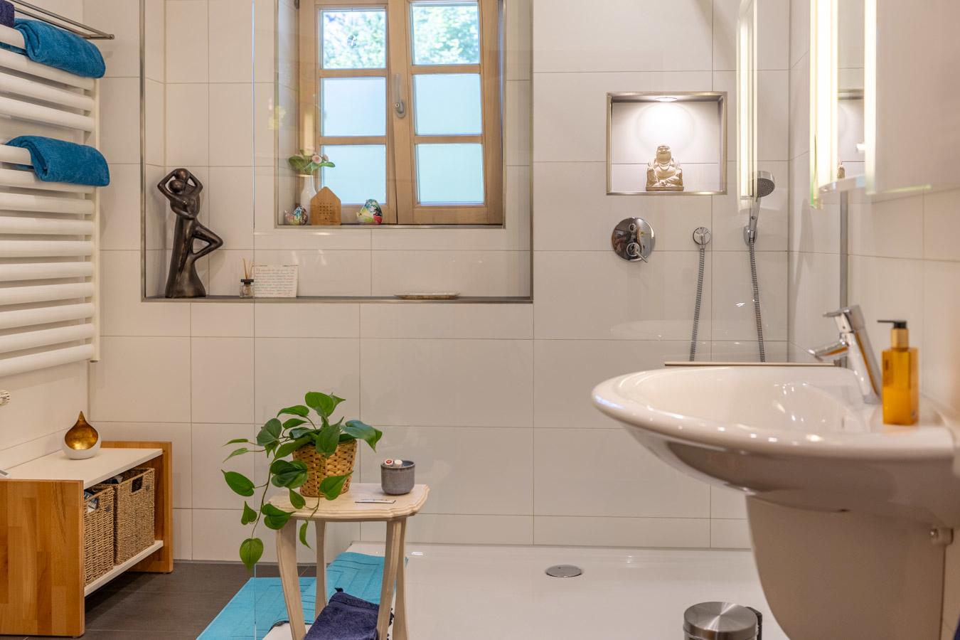 Exklusive Maisonette in traumhafter Ruhelage – Schlösschen-Architektur, Garten & 2 TG-Plätze