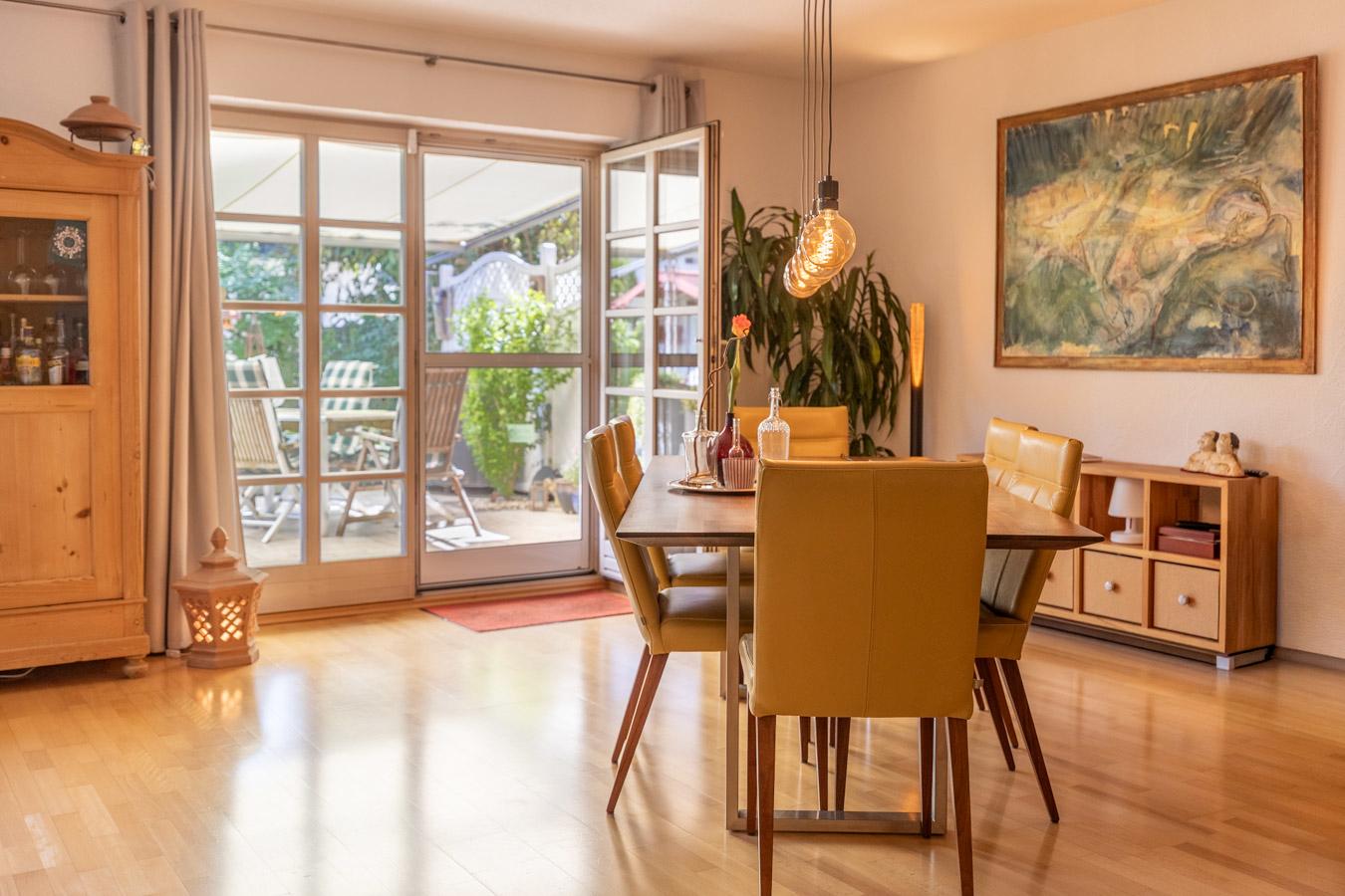 Exklusive Maisonette in traumhafter Ruhelage – Schlösschen-Architektur, Garten & 2 TG-Plätze