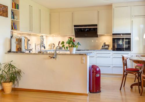 Exklusive Maisonette in traumhafter Ruhelage – Schlösschen-Architektur, Garten & 2 TG-Plätze