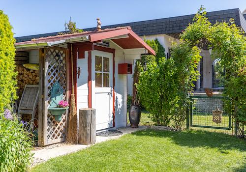 Exklusive Maisonette in traumhafter Ruhelage – Schlösschen-Architektur, Garten & 2 TG-Plätze
