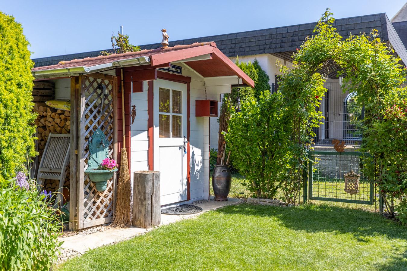 Exklusive Maisonette in traumhafter Ruhelage – Schlösschen-Architektur, Garten & 2 TG-Plätze
