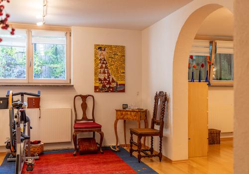 Exklusive Maisonette in traumhafter Ruhelage – Schlösschen-Architektur, Garten & 2 TG-Plätze