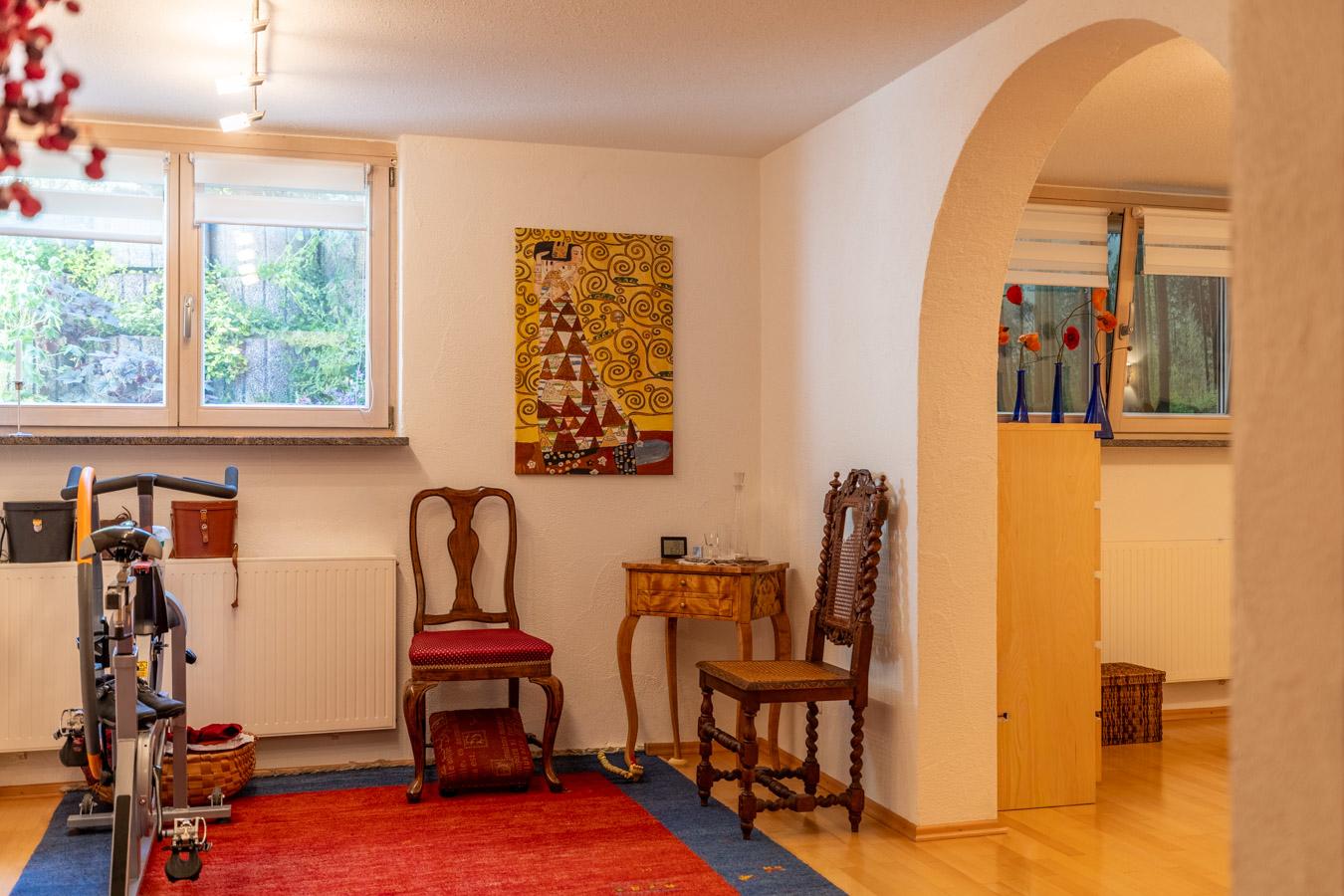 Exklusive Maisonette in traumhafter Ruhelage – Schlösschen-Architektur, Garten & 2 TG-Plätze