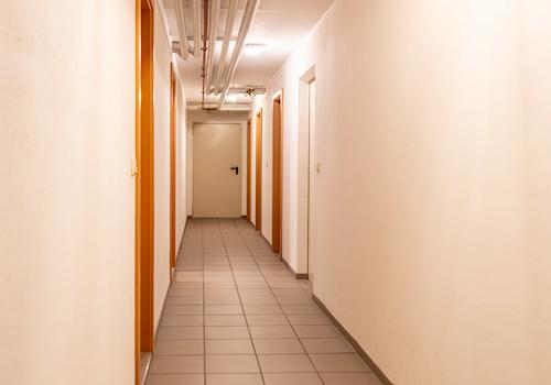 Exklusive Maisonette in traumhafter Ruhelage – Schlösschen-Architektur, Garten & 2 TG-Plätze
