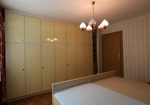 Schlafzimmer EG 1-1 