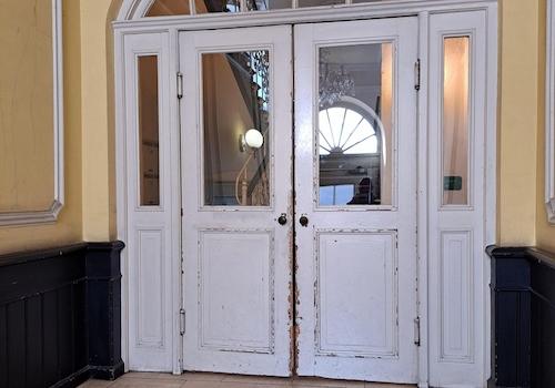 Flügeltür ins Treppenhaus