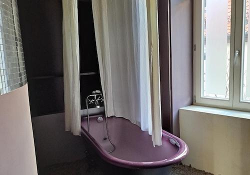 Badewanne auf Podest