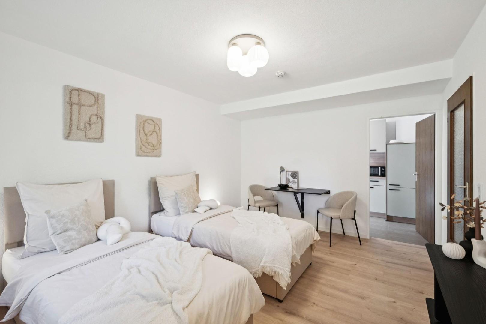 Schlafzimmer + Arbeitsbereich