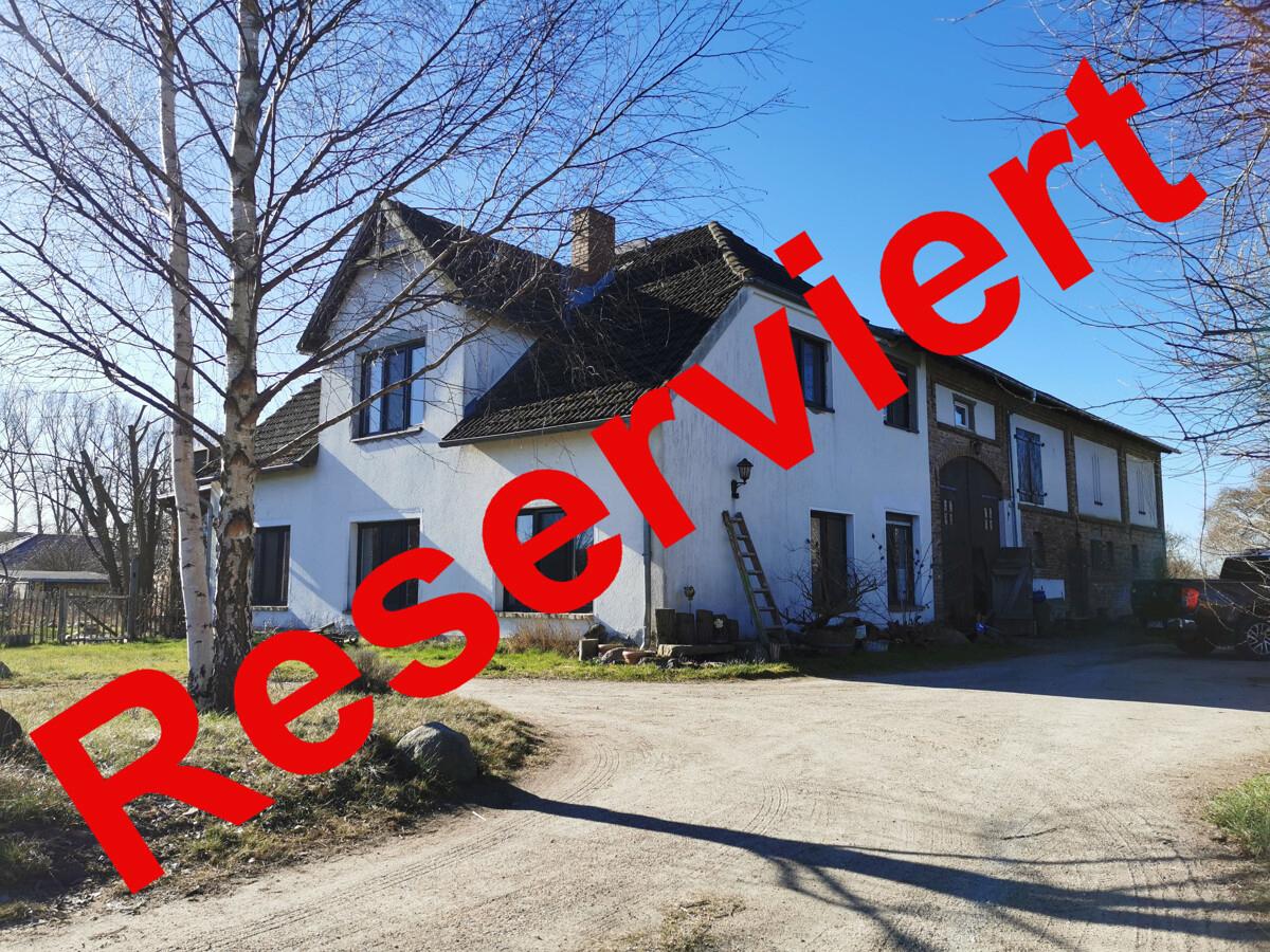 Das Haus von der Auffahrt gesehen- Reserviert