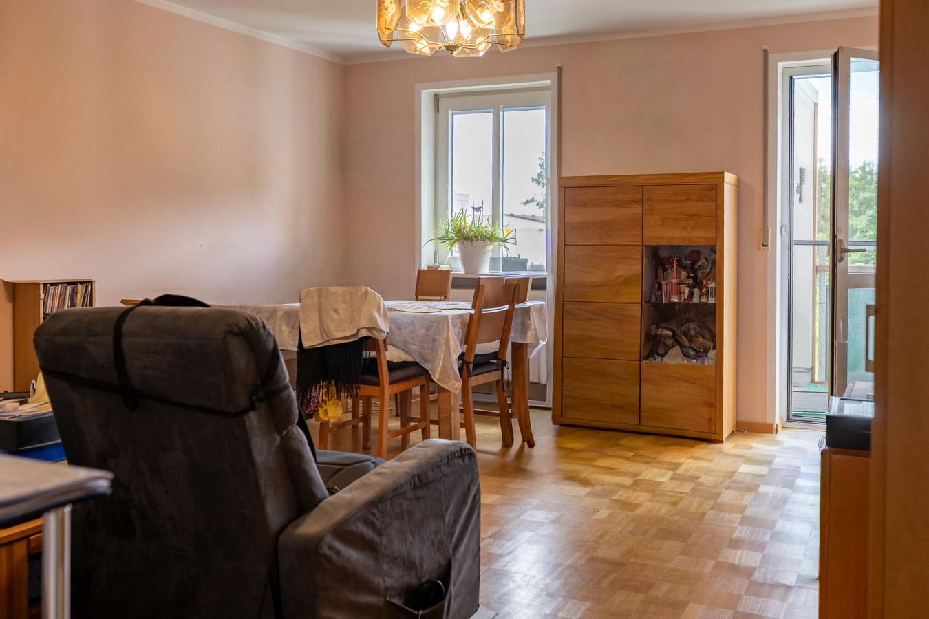 Wohnen mit Komfort: 4 Zimmer, Balkon und optimale Infrastruktur