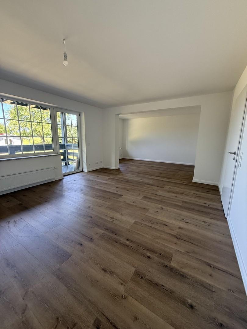 Wohn-Essbereich mit Balkon