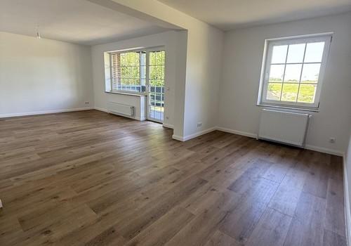 Wohn-Essbereich mit Balkon