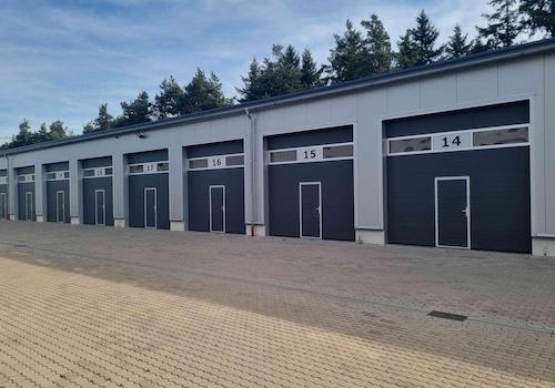 Industrietore mit Lichtstreife