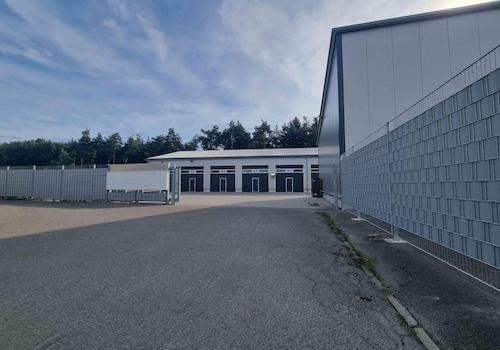 Zufahrt zum Lagerkomplex