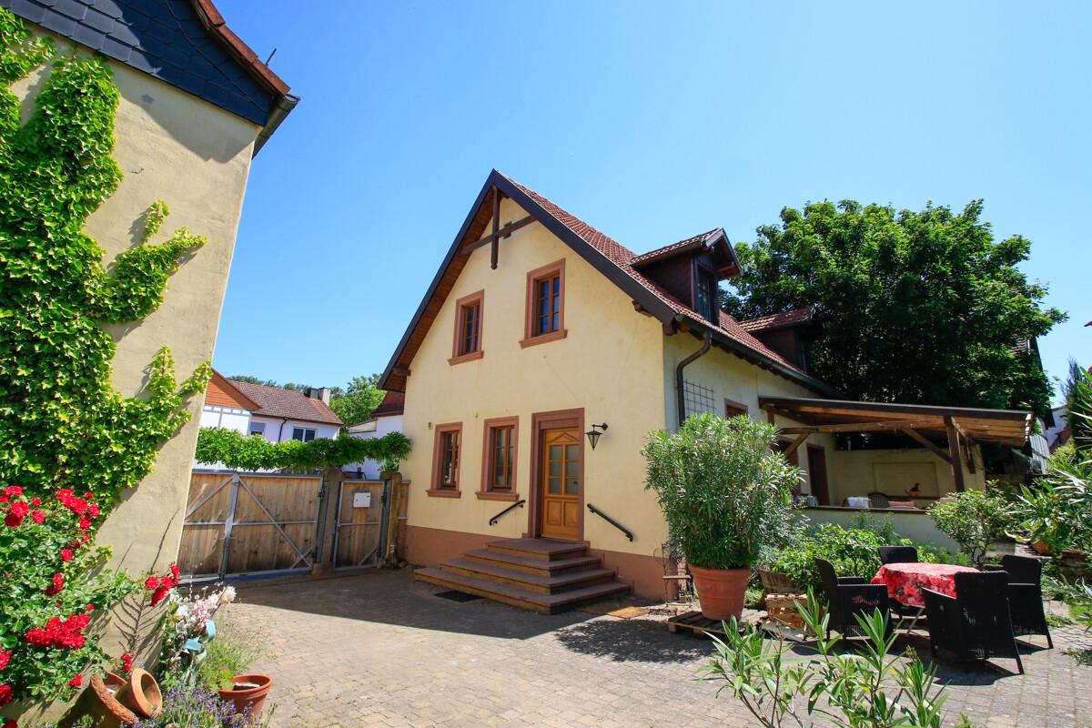 Gebäude Stirnseite