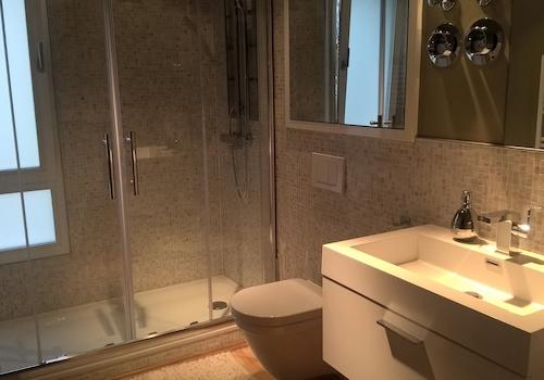 Neues Bad mit Regenwalddusche 