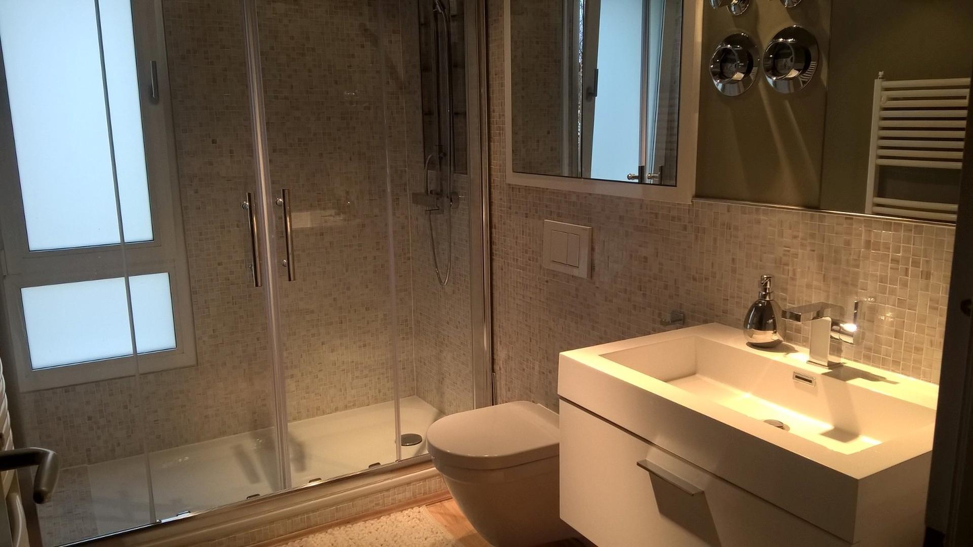 Neues Bad mit Regenwalddusche 