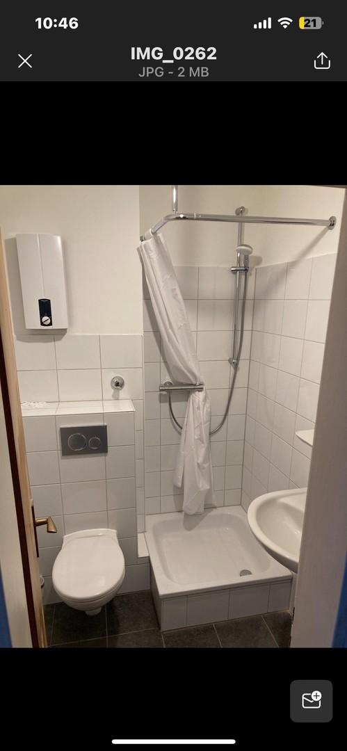 neues helles Duschbad