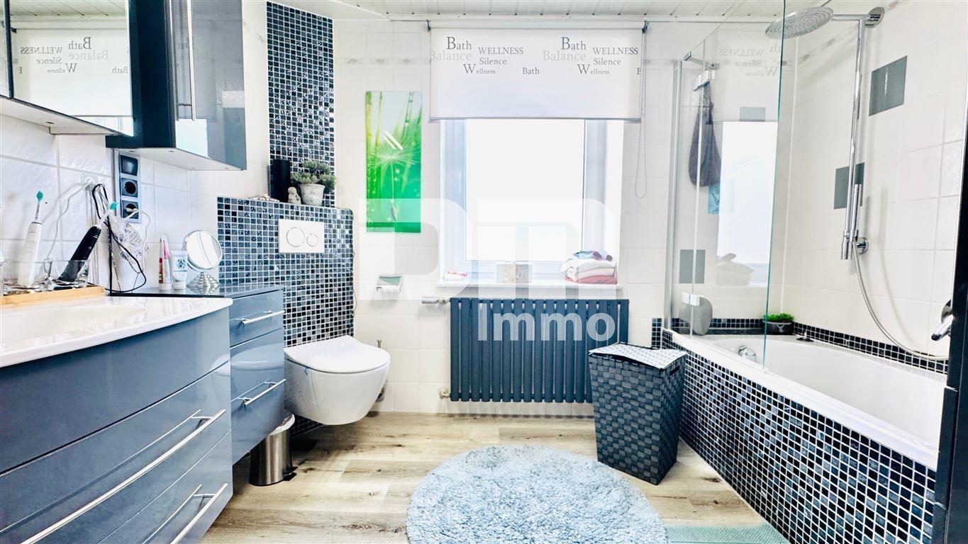 Gebäude 1 OG Badezimmer / Wanne