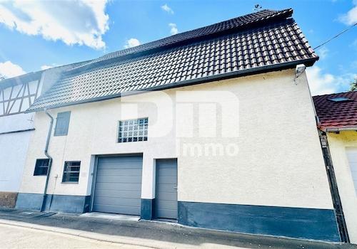 Gebäude 1 Rückansicht Scheune / Zufahrt Garage
