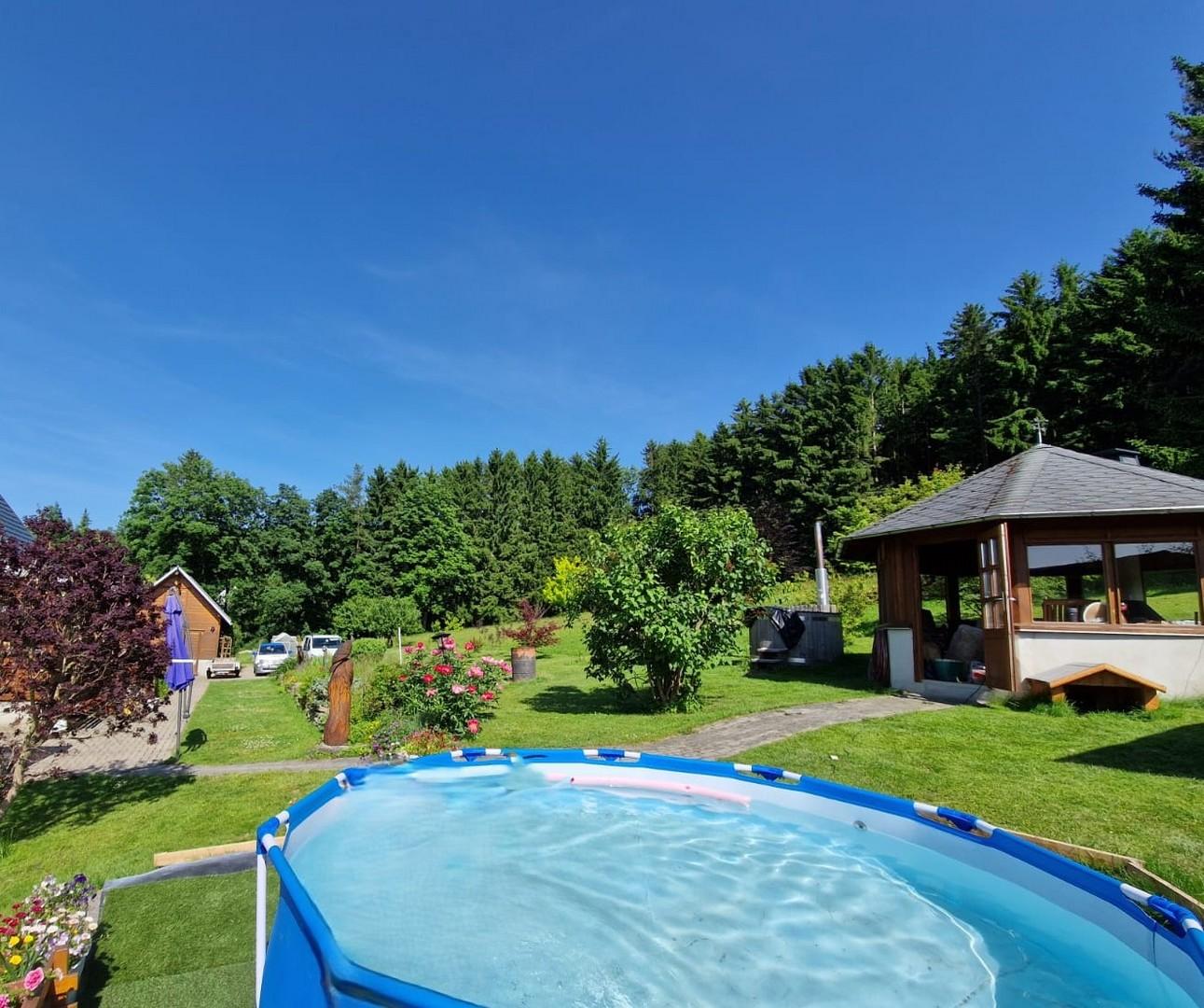 Garten im Sommer