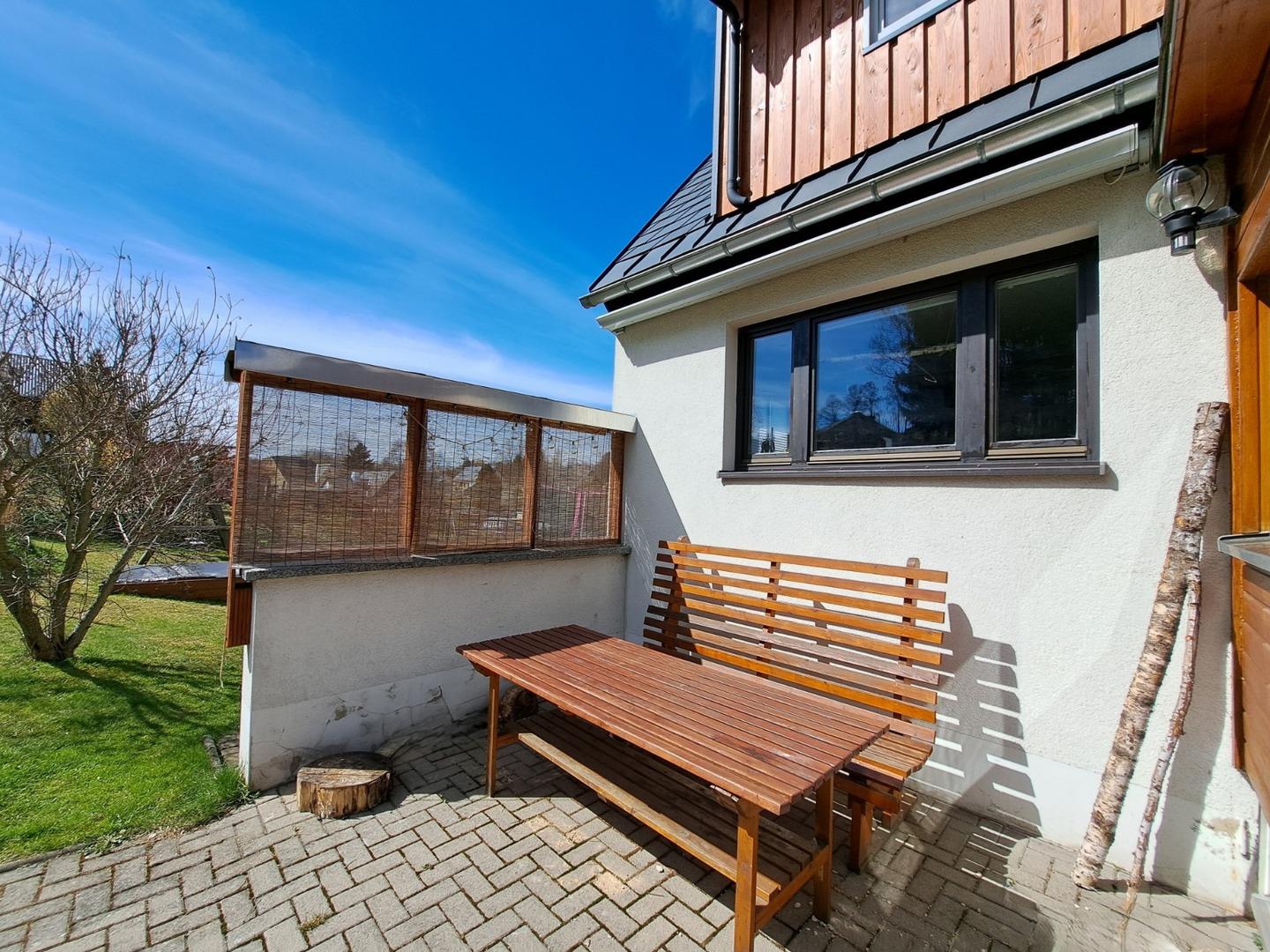 Terrasse mit elektrischer Markise