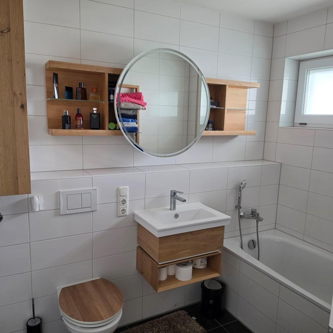 Bad mit zus. Badewanne
