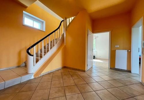Flur OG, Treppe zum DG