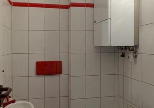 separates WC