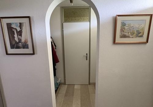 Blick auf Garderobe u.Toilette