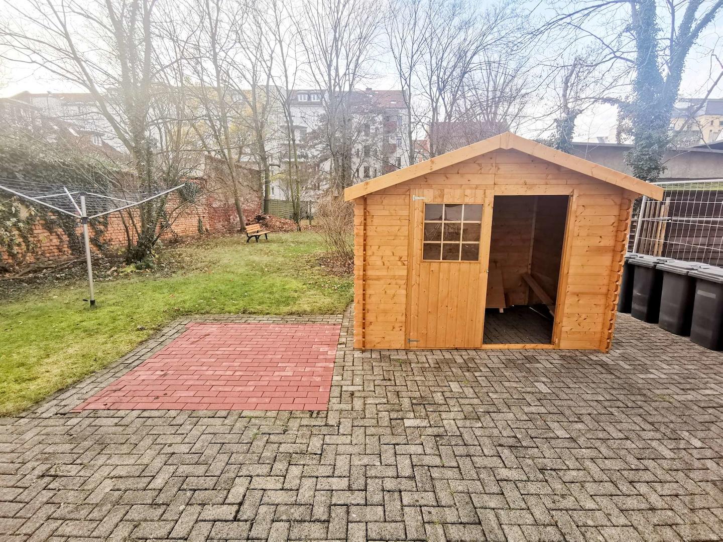 Grüner Hinterhof
