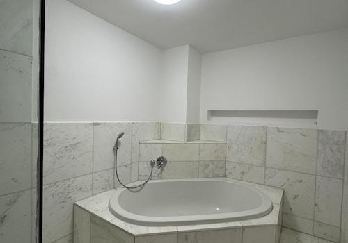 Atelier Souterrain Duschbad EG