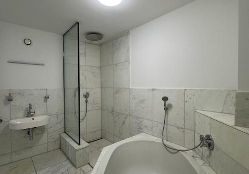 Atelier Souterrain Duschbad EG