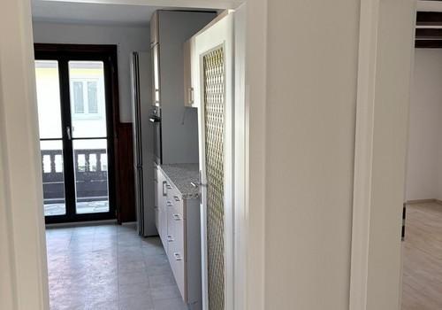 Flur: Blick in die Küche