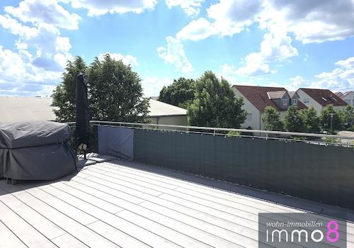 geräumige Dachterrasse