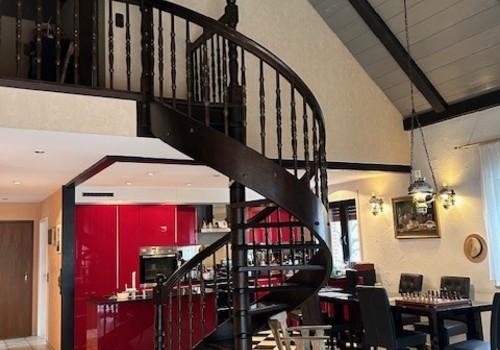 Wohn-/ Essbereich mit Wendeltreppe