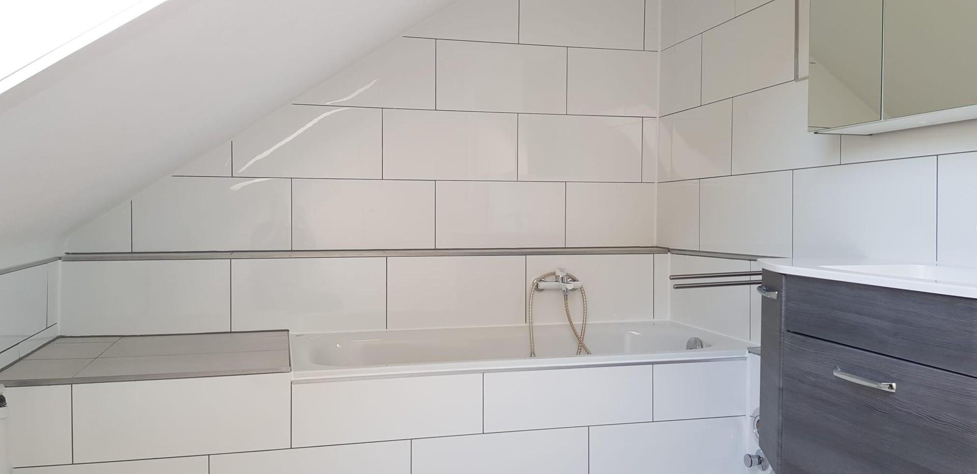 Badezimmer mit Wanne