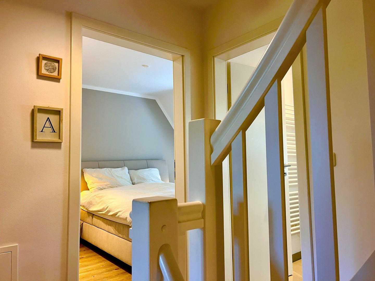 Treppe & Schlafzimmer 1.OG
