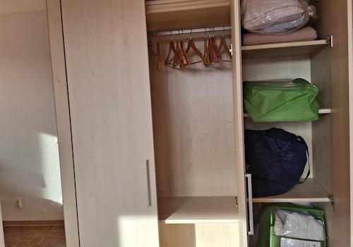 Massivholzschrank