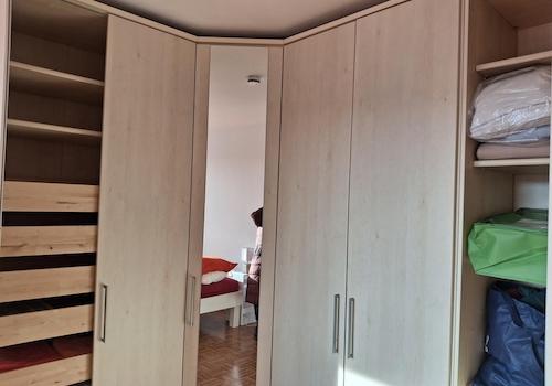 Massivholzschrank
