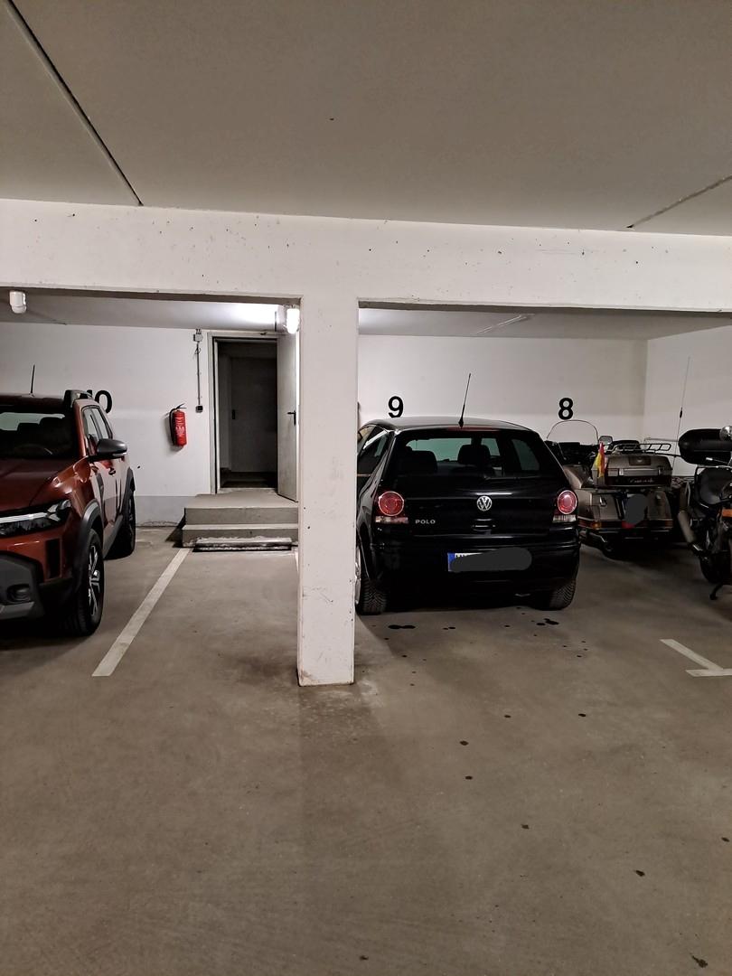 TG mit Eingang zum Kellerflur