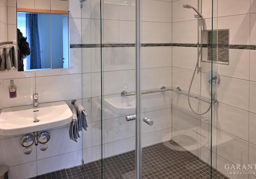 Apartmenthaus Badezimmer.