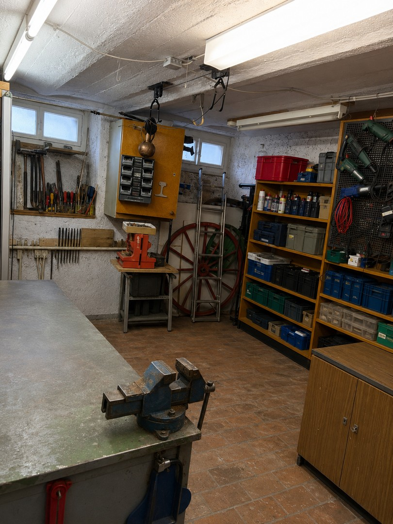 Großer Keller mit Werkstatt