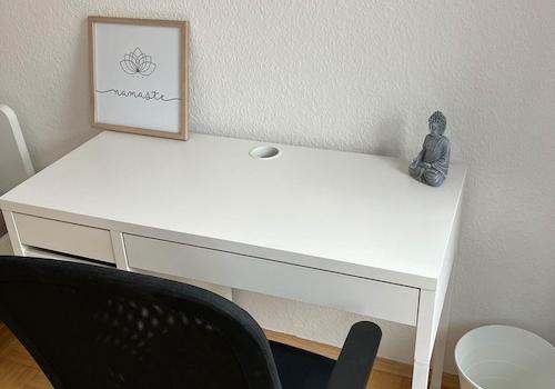 Schreibtisch