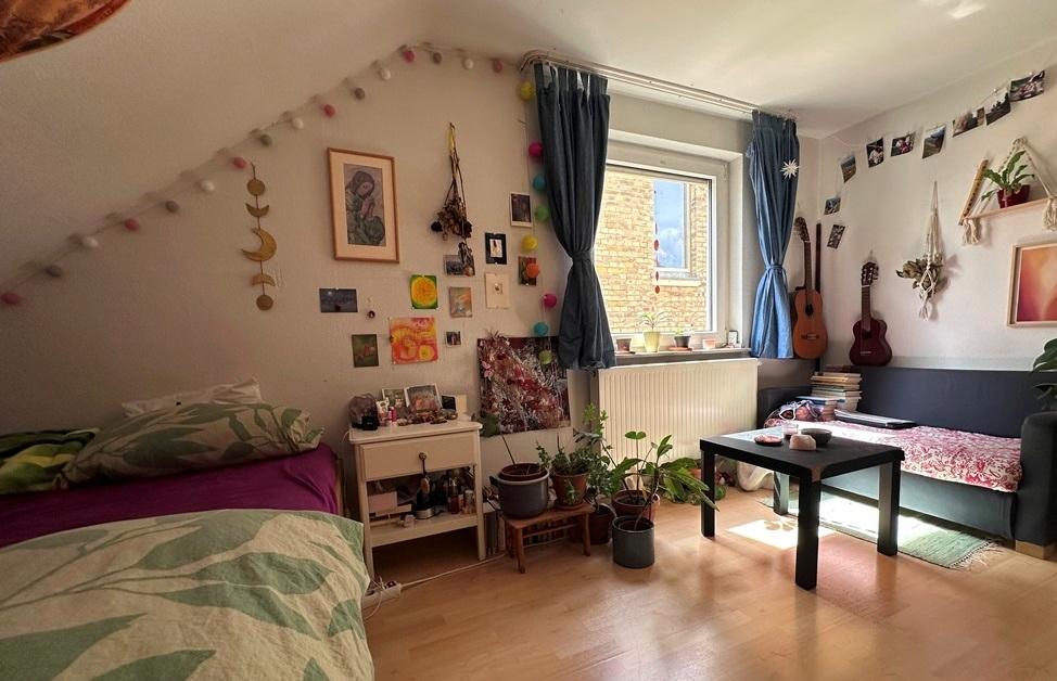 Schlafzimmer Teilansicht 1