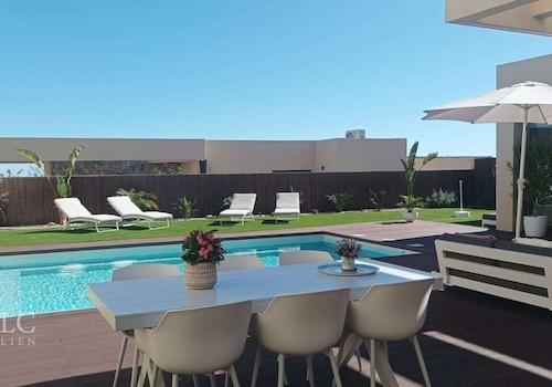 Terrasse mit Poolsicht