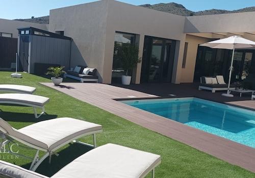 Garten mit Pool