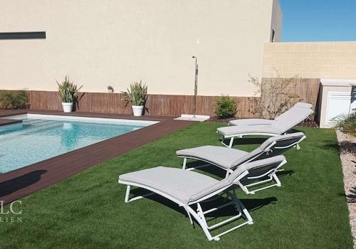 Garten- und Poolbereich