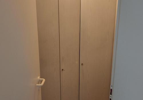 Abstellraum mit Schränken
