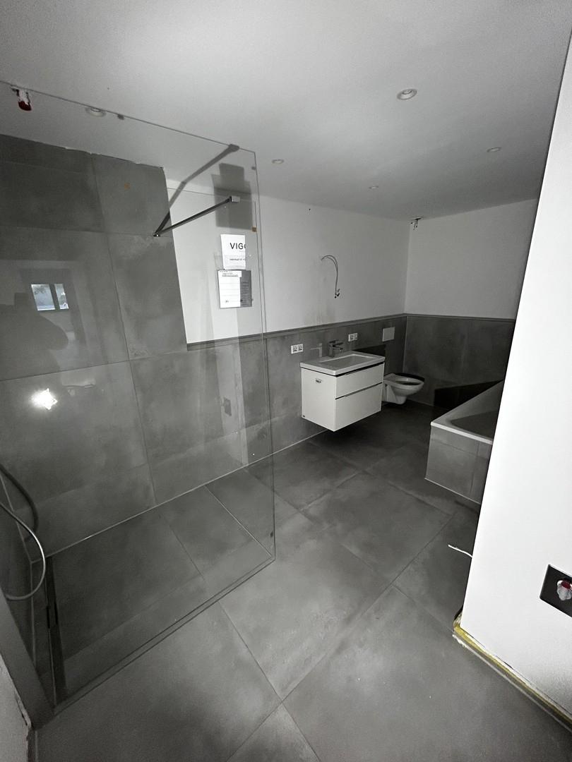 großes Badezimmer